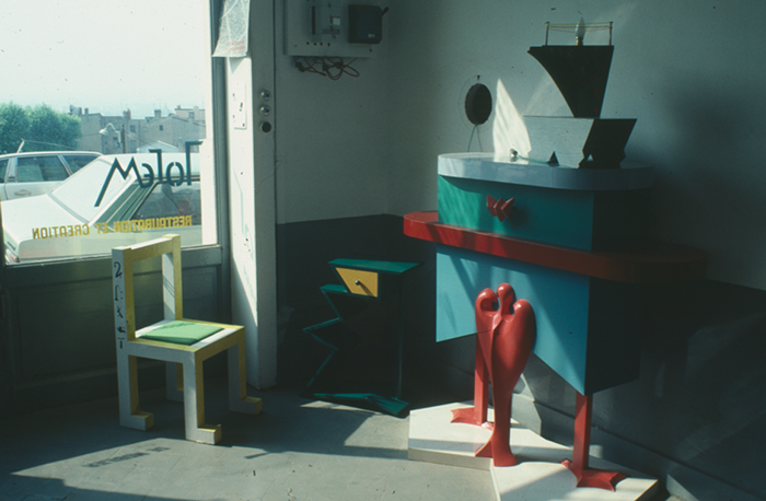Atelier Totem, chaise Zobi, table ZigZag, commode Aigle, Lyon 1982